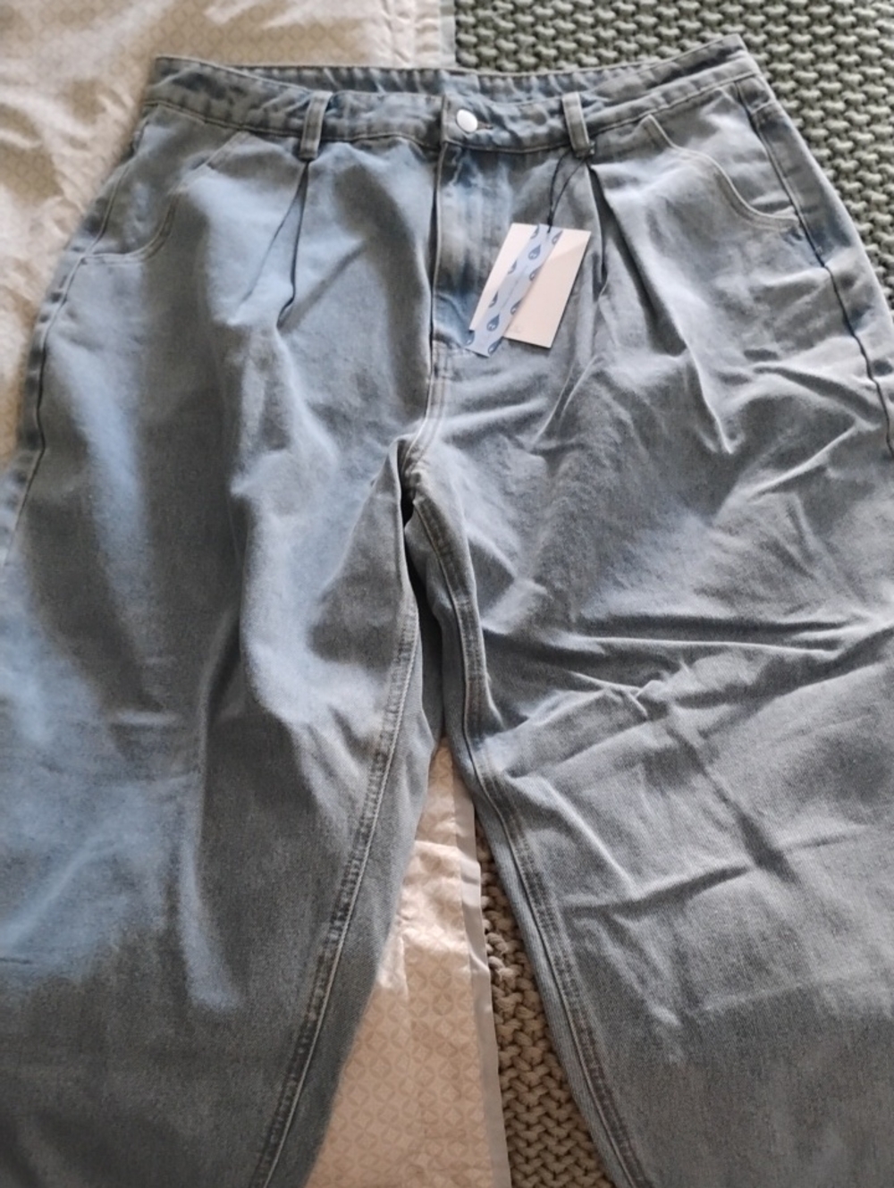 *nwt* cider wide tapered leg pleated light wash denim jeans - women's size 0xl